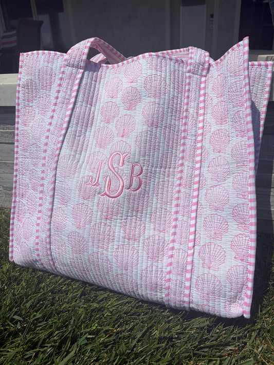 Pink seashell large tote bag