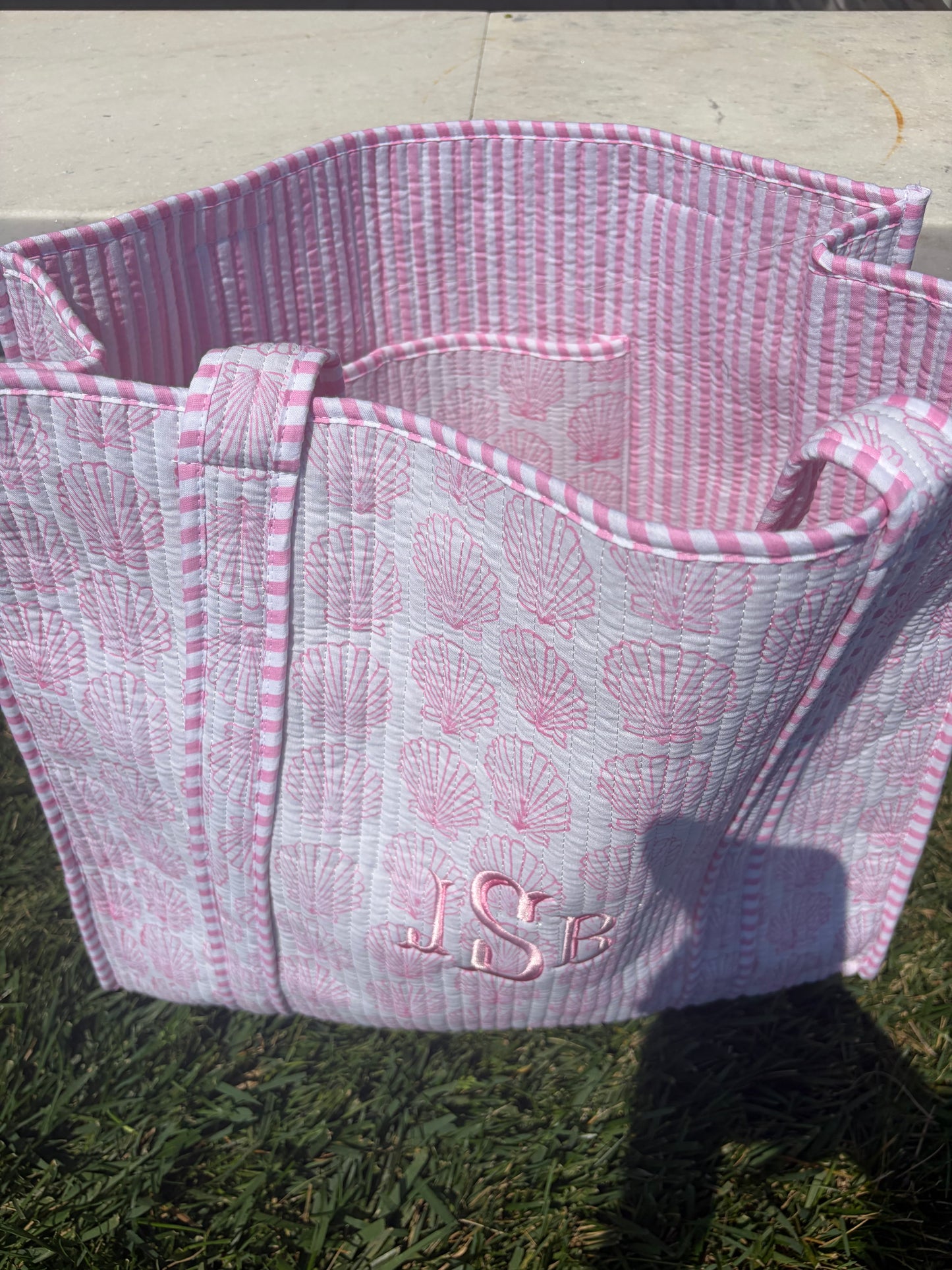 Pink seashell large tote bag